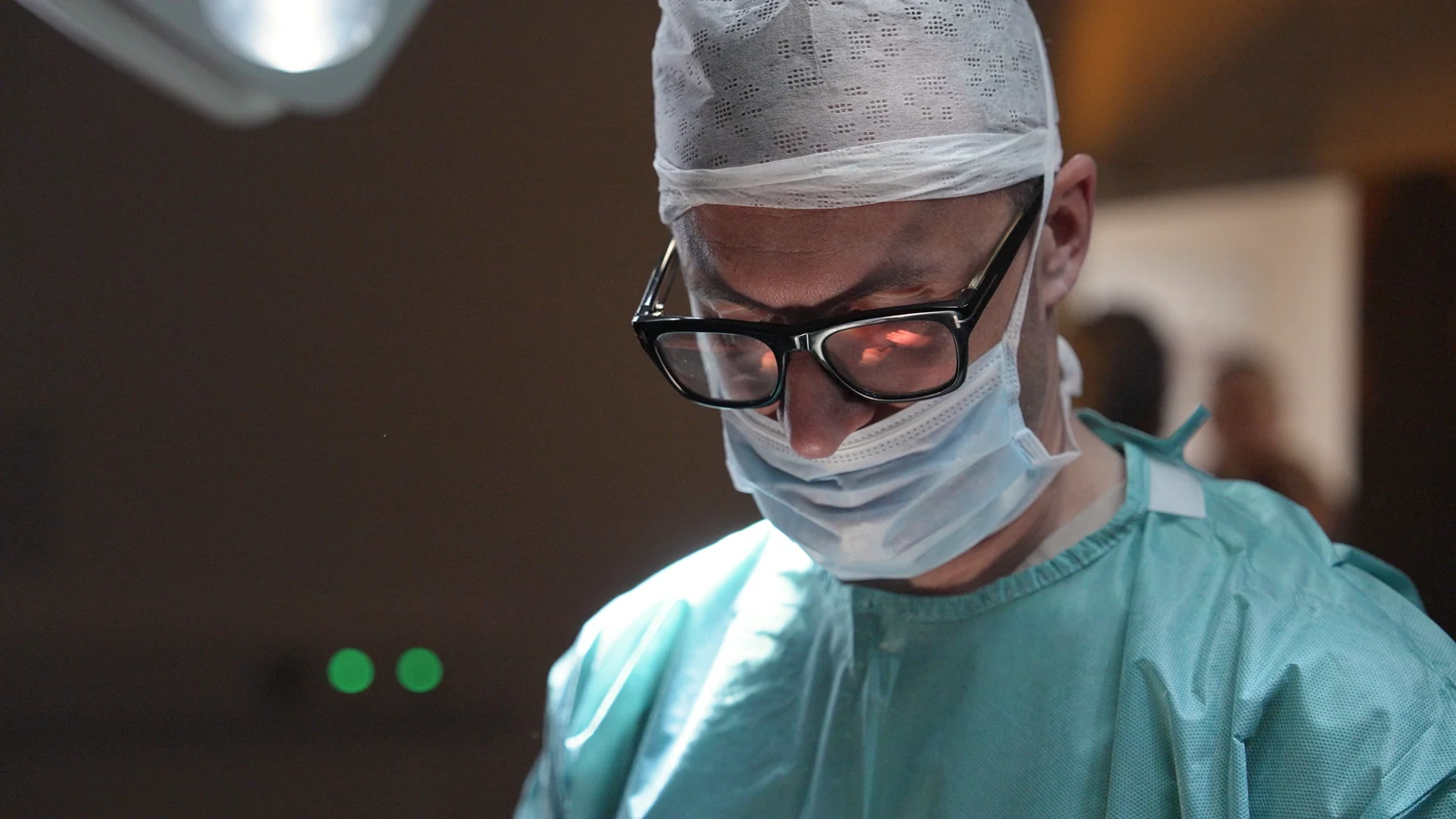 Consultant surgeon in the operating theatre at Berkshire Grove Hospital